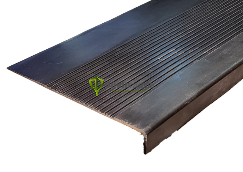 Резиновая проступь "Мелкий рубчик" 1200х300х30 (чёрная) от интернет-магазина Формула Защиты