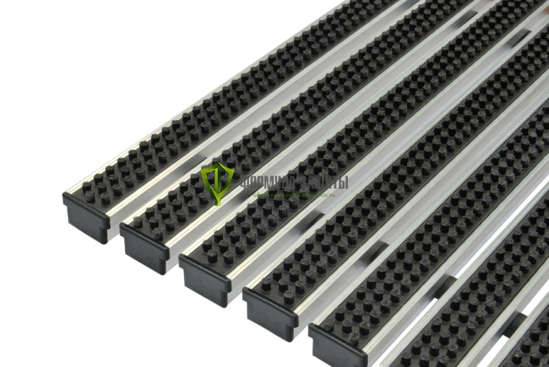 Придверная алюминиевая решетка со вставкой «Щетка» от интернет-магазина Формула Защиты