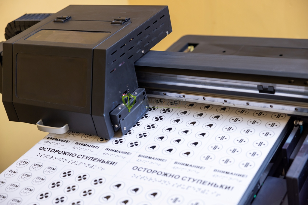 УФ печать на самоклеящейся глянцевой пленке от интернет-магазина Формула Защиты