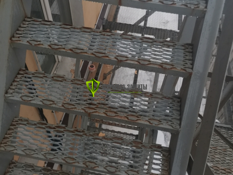 Монтаж резиновых "Ячеистых" проступей на ступени 29.12.2021 г.