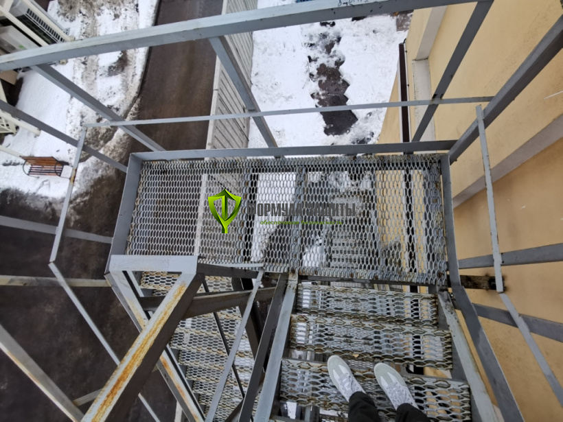 Монтаж резиновых "Ячеистых" проступей на ступени 29.12.2021 г.