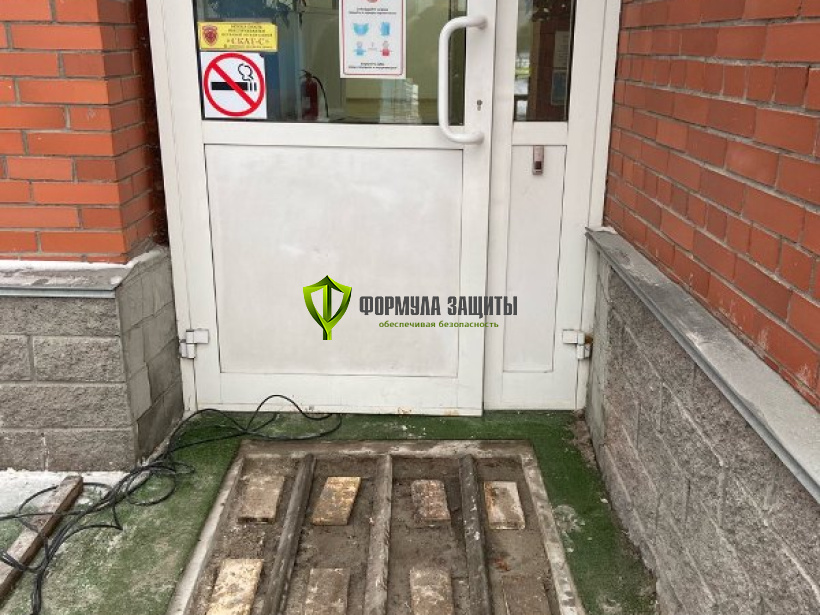 Изготовление и монтаж придверной алюминиевой решетки 24.11.2023 г.