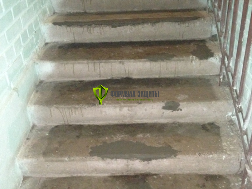 Монтаж резиновых проступей на ступени 13.08.2017 г.