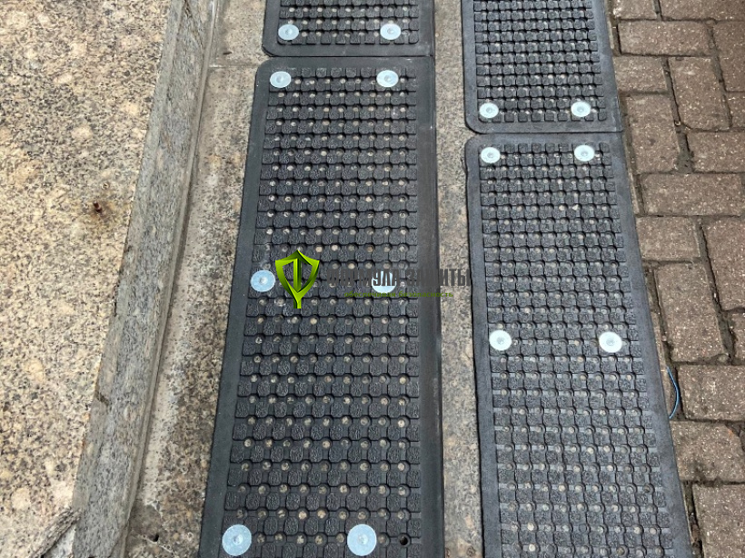 Монтаж резиновых "Ячеистых" проступей на ступени 22.12.2019 г.