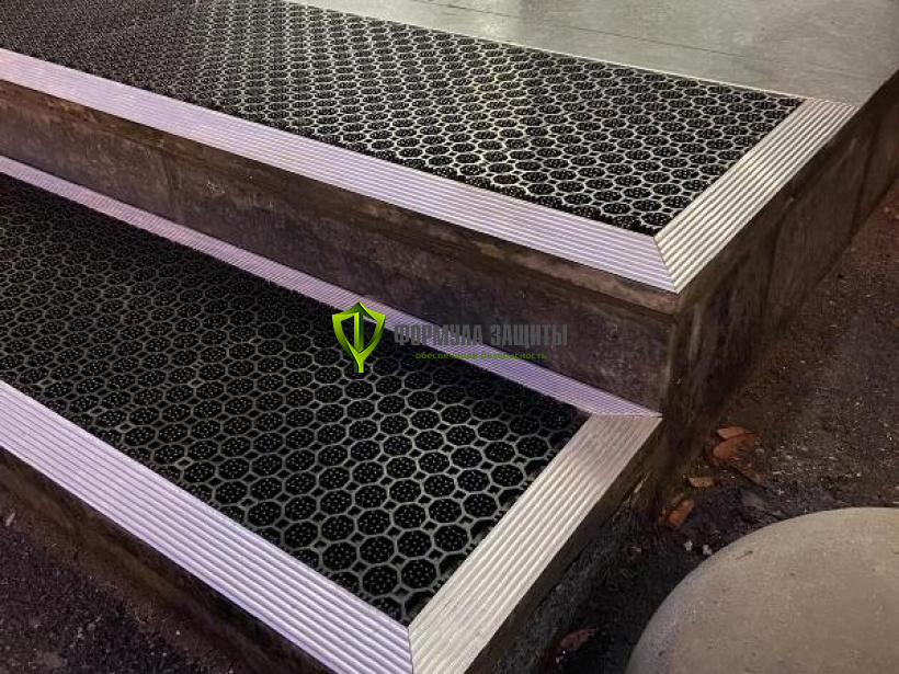 Монтаж модульного грязезащитного покрытия Клин Стэп "антикаблук" 06.11.2024 г.