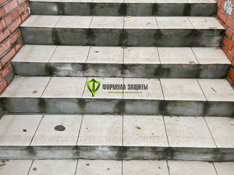 Монтаж алюминиево-резиновых накладок на ступени 21.11.2020 г.