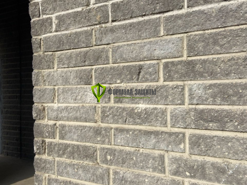 Изготовление и монтаж таблички из оргстекла 28.09.2023 г.