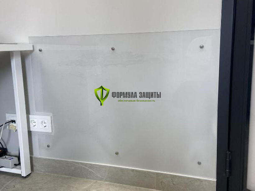 Изготовление и монтаж информационного и защитного оборудования для клиники косметологии 19.05.2024 г.