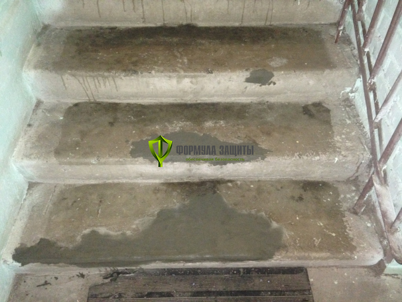 Монтаж резиновых проступей на ступени 13.08.2017 г.